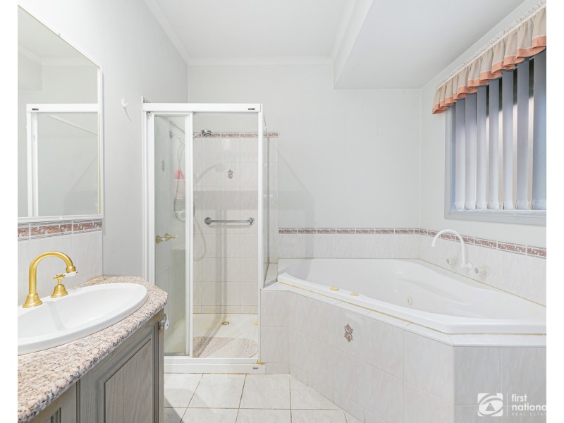 4 Hilltop Close, Narre Warren South VIC 3805