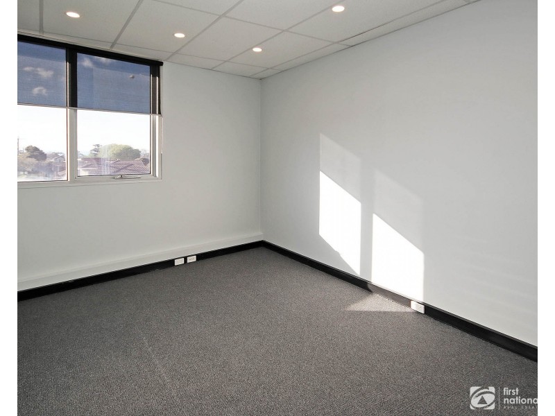 2/180 Sladen Street, Cranbourne VIC 3977