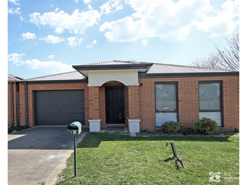 41 Calais Circuit, Cranbourne West VIC 3977