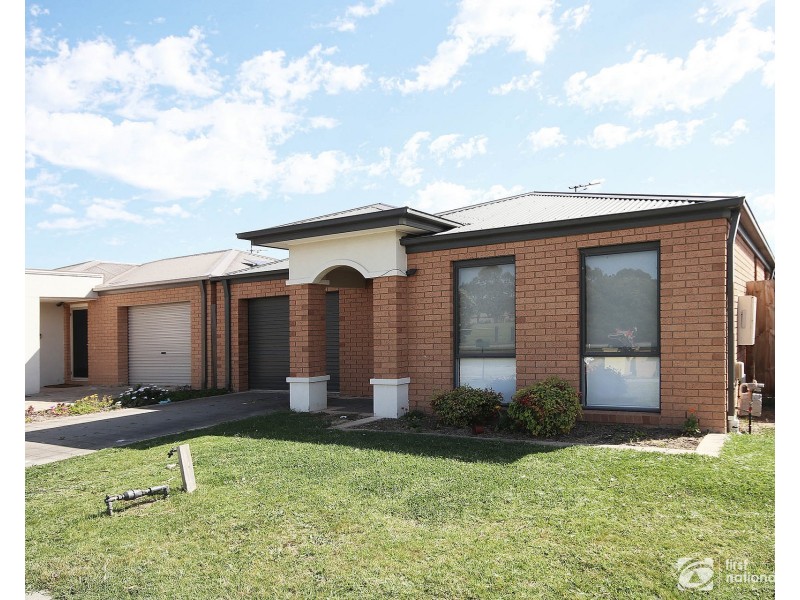 41 Calais Circuit, Cranbourne West VIC 3977
