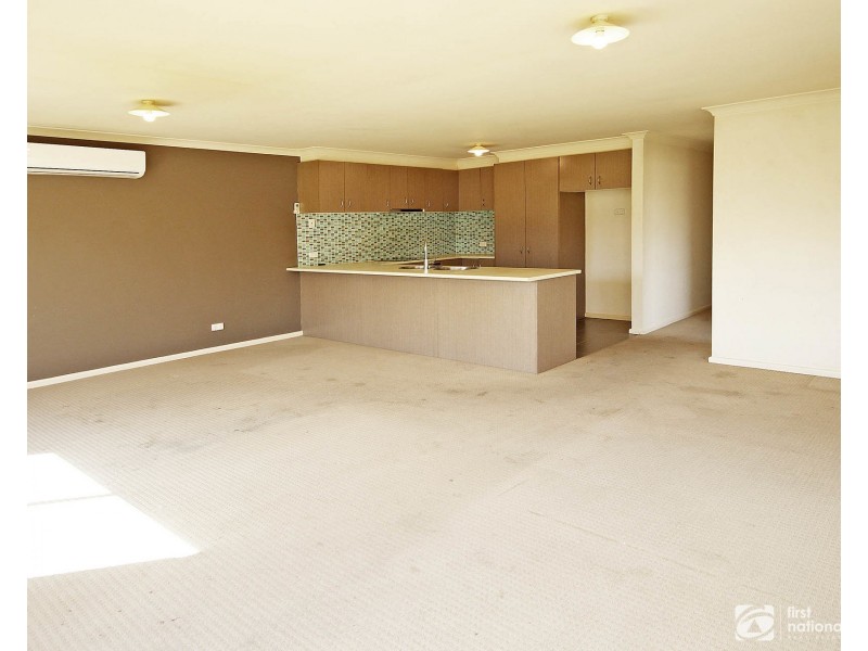 41 Calais Circuit, Cranbourne West VIC 3977