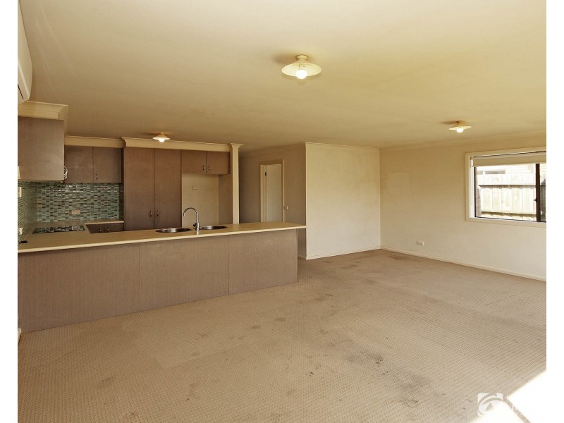 41 Calais Circuit, Cranbourne West VIC 3977