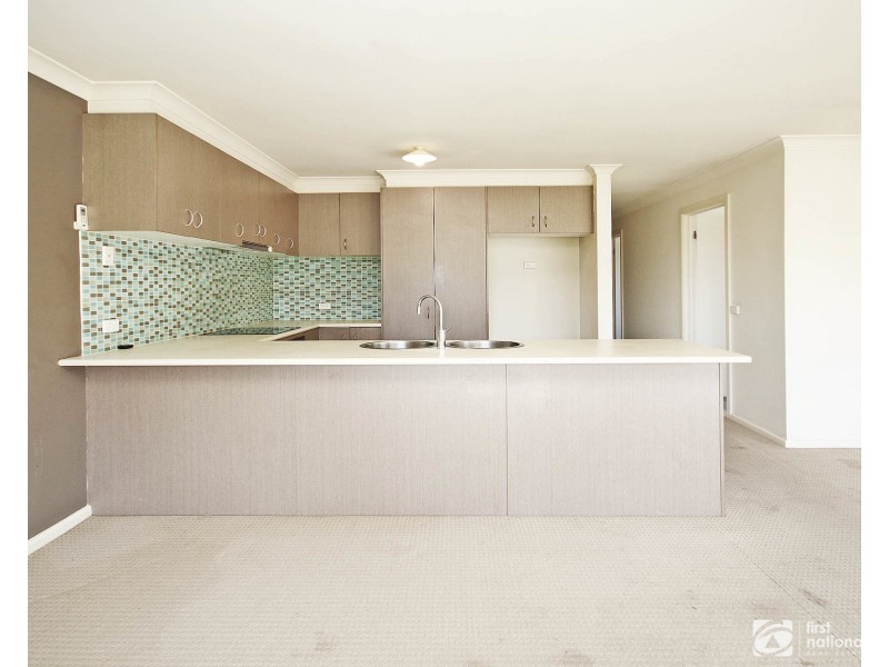 41 Calais Circuit, Cranbourne West VIC 3977