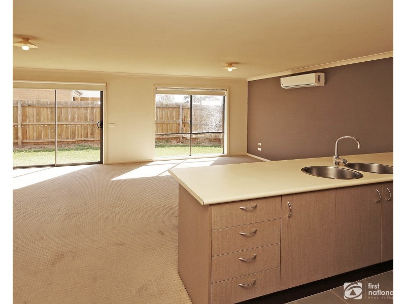 41 Calais Circuit, Cranbourne West VIC 3977