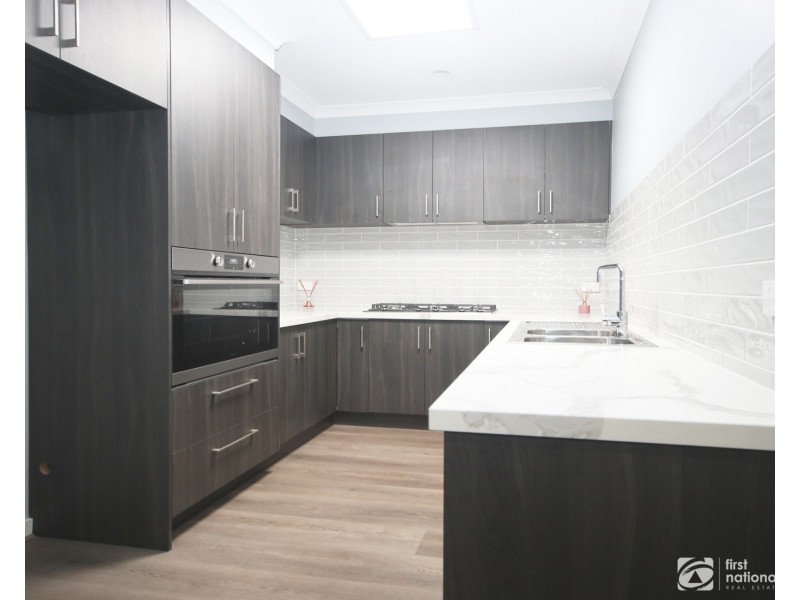 11 Powell Way, Cranbourne West VIC 3977