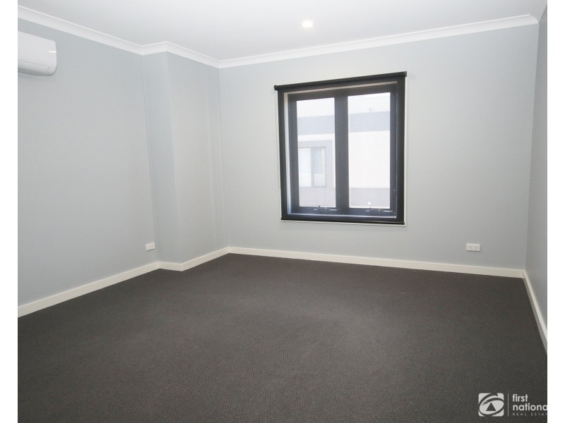 11 Powell Way, Cranbourne West VIC 3977