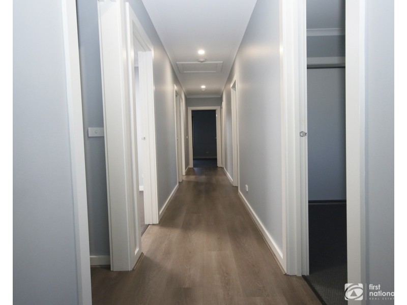 11 Powell Way, Cranbourne West VIC 3977