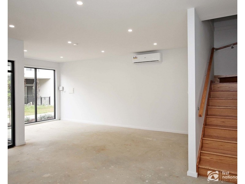 20 Coral Pea Way, Cranbourne West VIC 3977