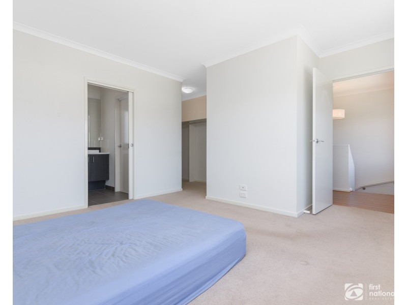2 Timble Way, Clyde North VIC 3978