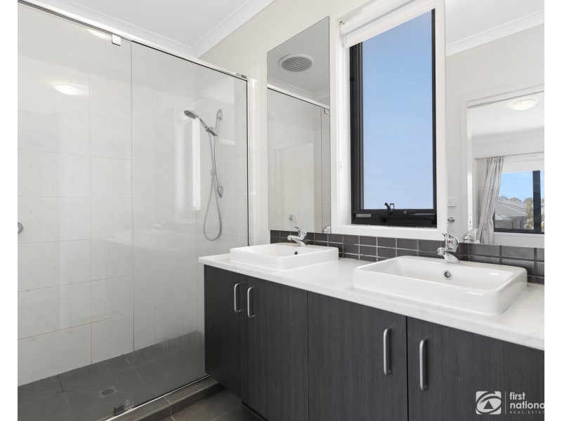 2 Timble Way, Clyde North VIC 3978