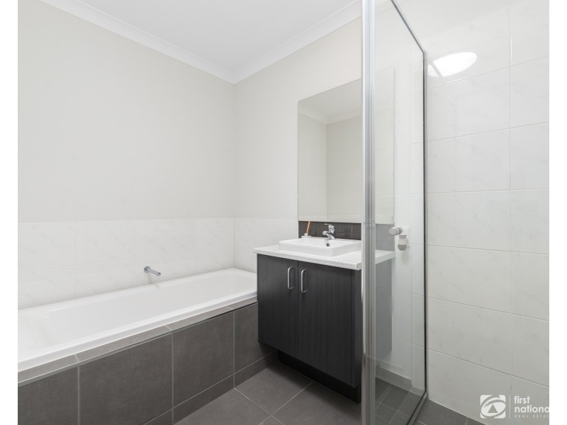 2 Timble Way, Clyde North VIC 3978