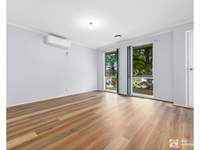 16 Maltravers Crescent, Cranbourne North VIC 3977