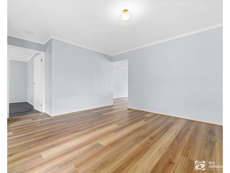 16 Maltravers Crescent, Cranbourne North VIC 3977