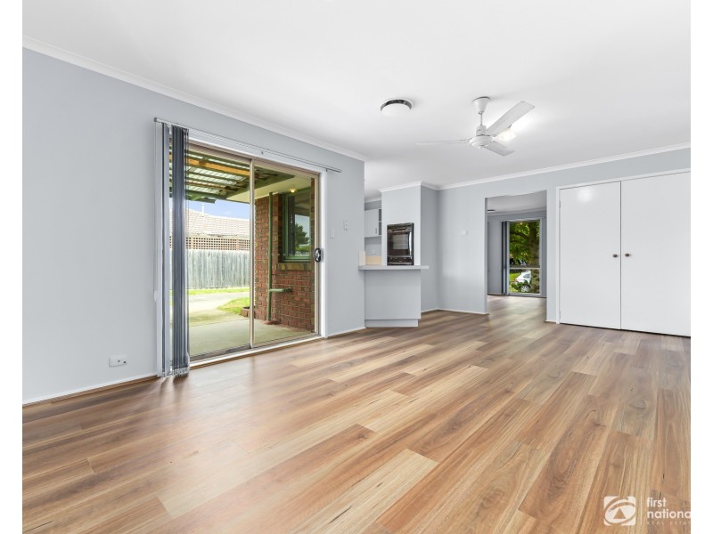 16 Maltravers Crescent, Cranbourne North VIC 3977