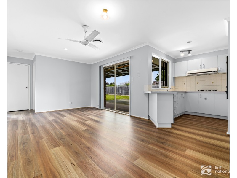 16 Maltravers Crescent, Cranbourne North VIC 3977