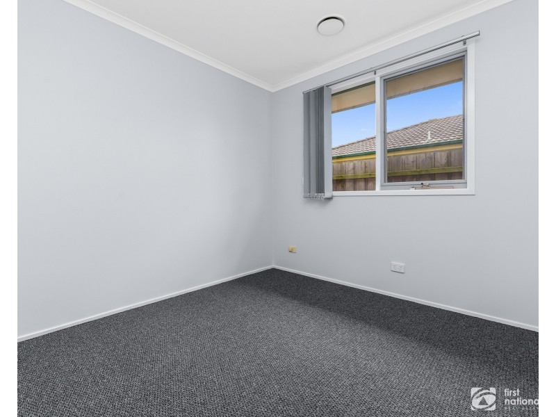 16 Maltravers Crescent, Cranbourne North VIC 3977