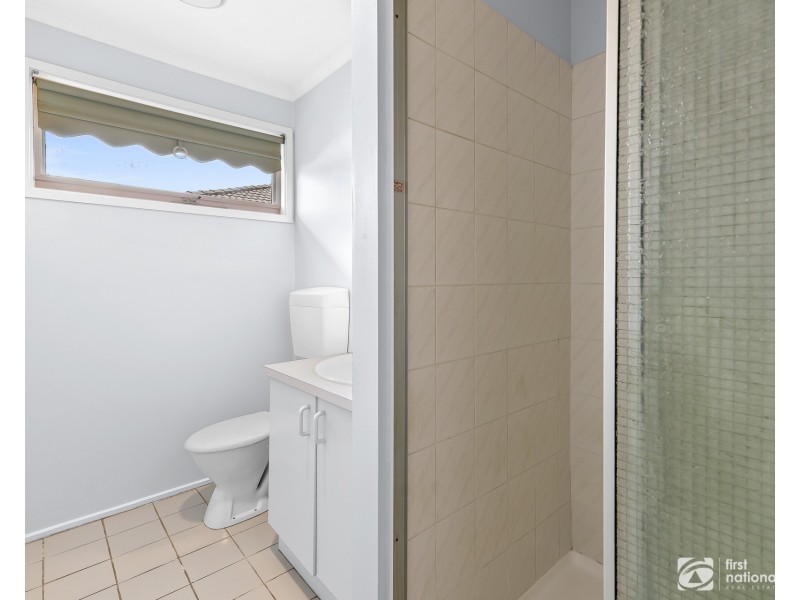 16 Maltravers Crescent, Cranbourne North VIC 3977