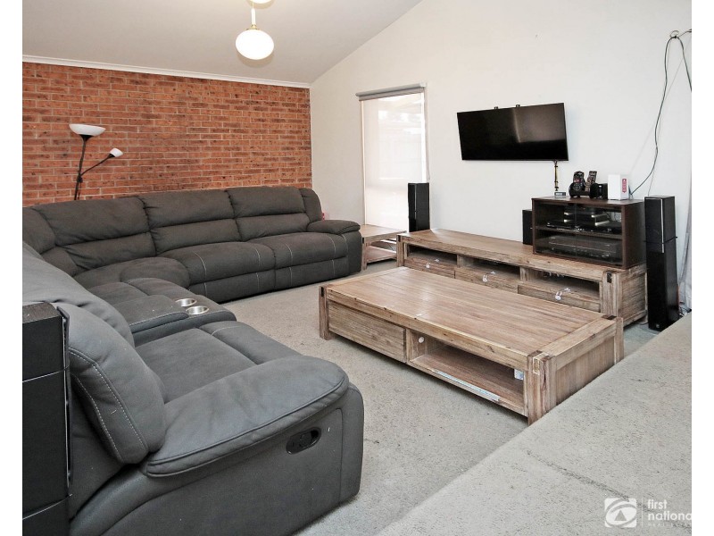 12 Hamilton Drive, Cranbourne North VIC 3977