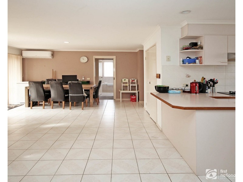 12 Hamilton Drive, Cranbourne North VIC 3977