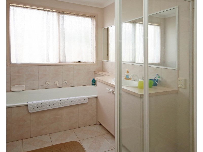 12 Hamilton Drive, Cranbourne North VIC 3977