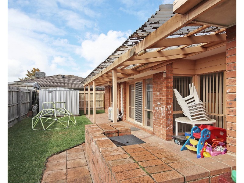 12 Hamilton Drive, Cranbourne North VIC 3977