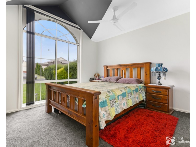 5 Lochgreen View, Cranbourne VIC 3977