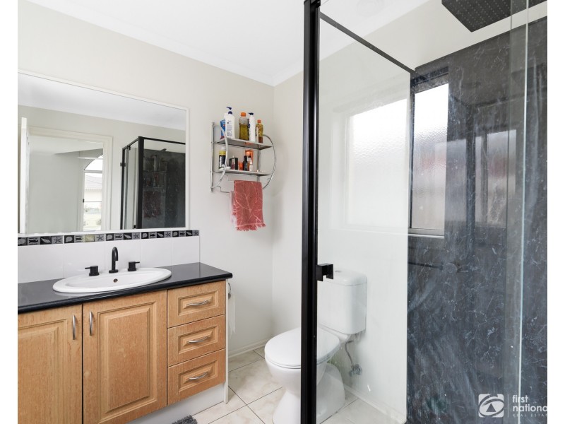 5 Lochgreen View, Cranbourne VIC 3977