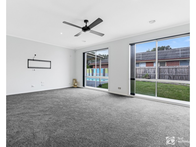 5 Lochgreen View, Cranbourne VIC 3977