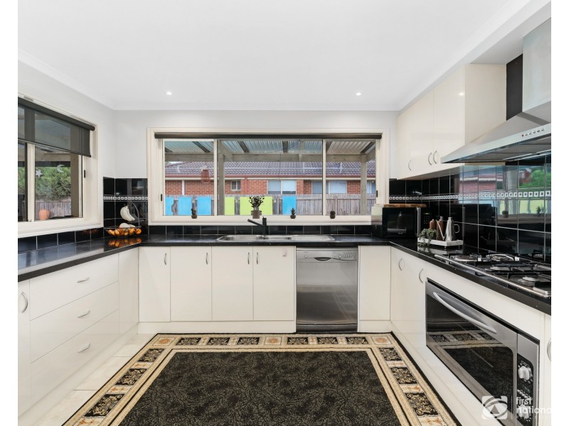 5 Lochgreen View, Cranbourne VIC 3977