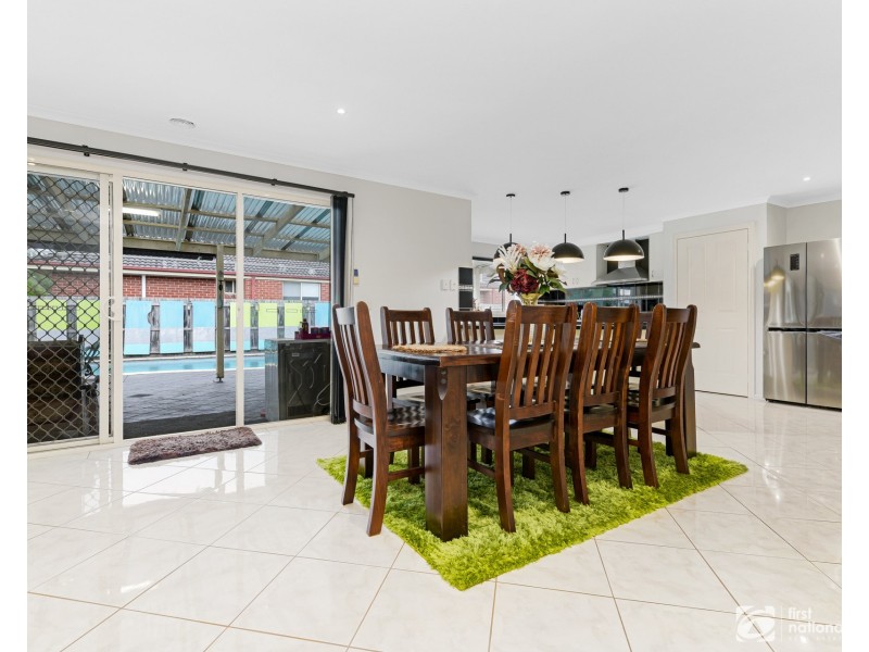 5 Lochgreen View, Cranbourne VIC 3977