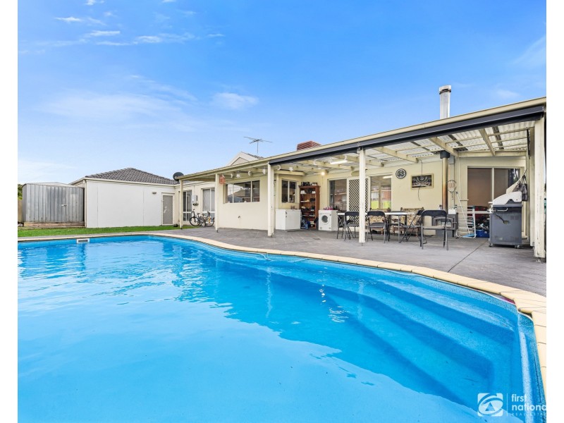 5 Lochgreen View, Cranbourne VIC 3977