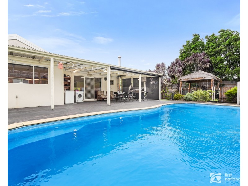 5 Lochgreen View, Cranbourne VIC 3977