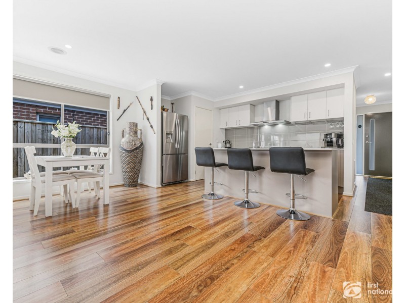 8 Palacio Terrace, Clyde North VIC 3978