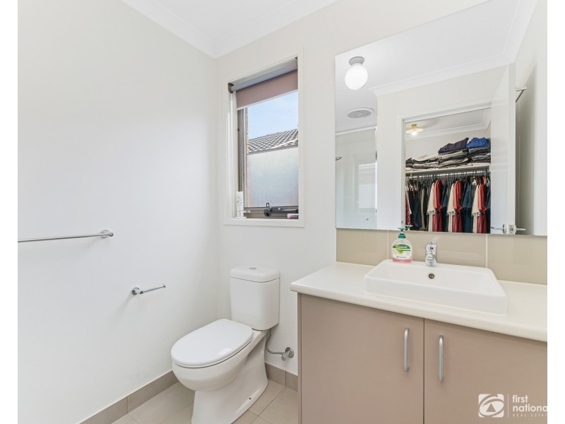 8 Palacio Terrace, Clyde North VIC 3978