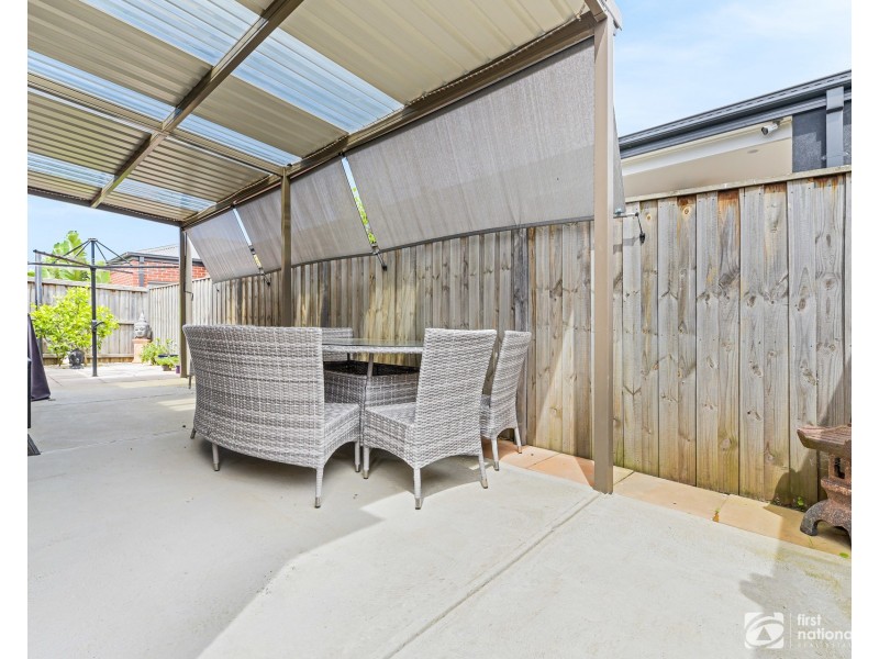8 Palacio Terrace, Clyde North VIC 3978