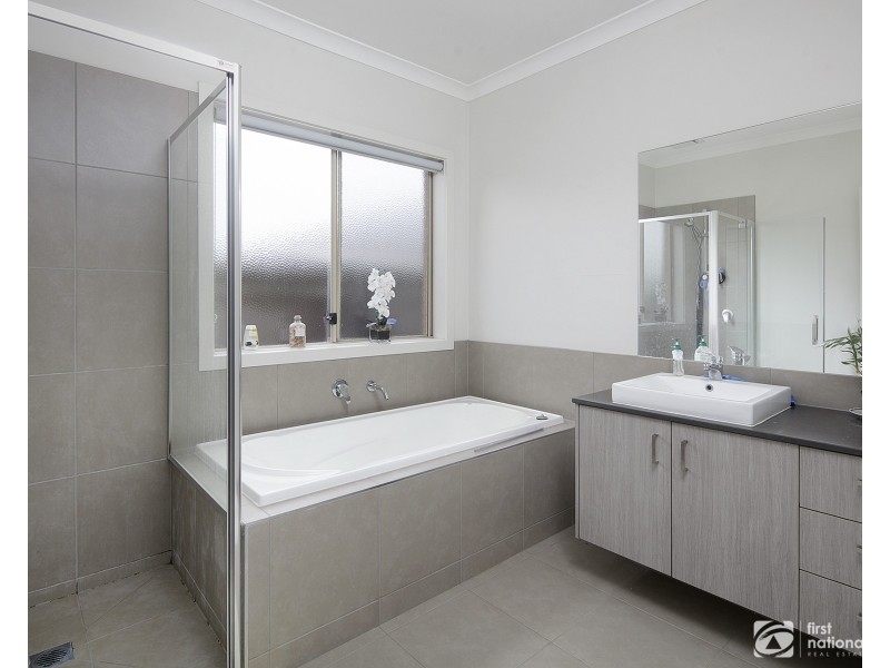 14 Fiorelli Boulevard, Cranbourne East VIC 3977