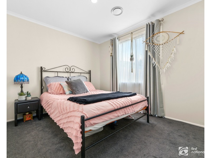 12 Comte Close, Cranbourne West VIC 3977