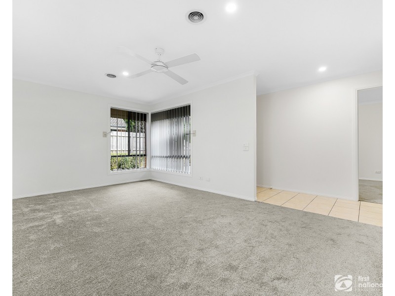 8 Stone Court, Cranbourne North VIC 3977