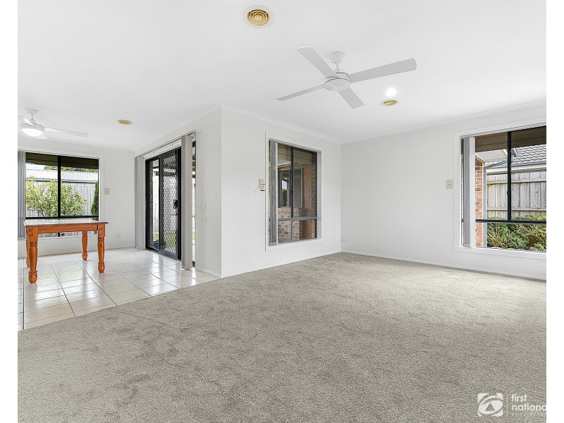 8 Stone Court, Cranbourne North VIC 3977