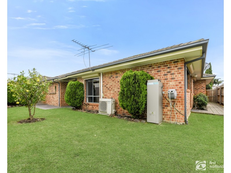 8 Stone Court, Cranbourne North VIC 3977