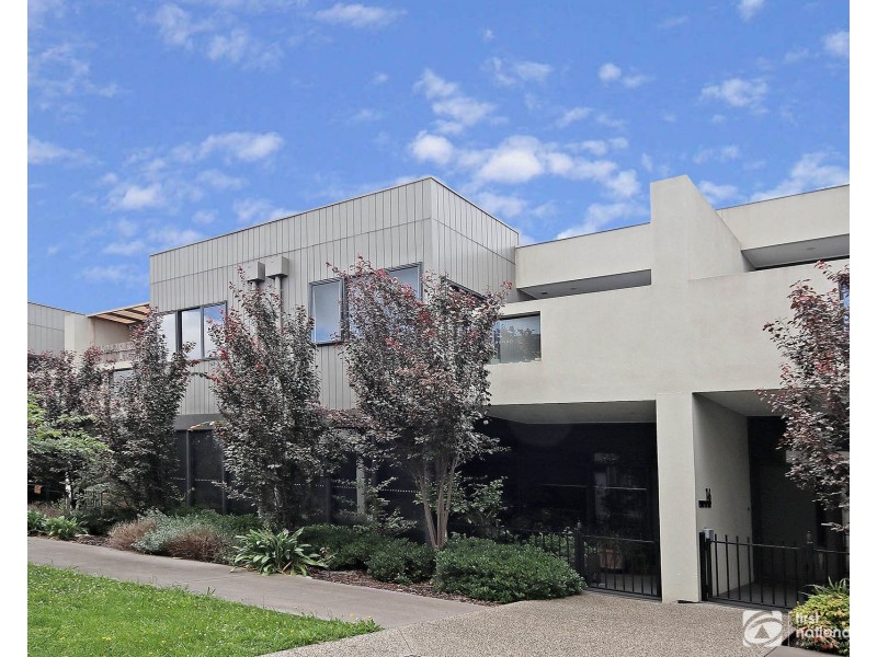 18 Coral-Pea Way, Cranbourne West VIC 3977