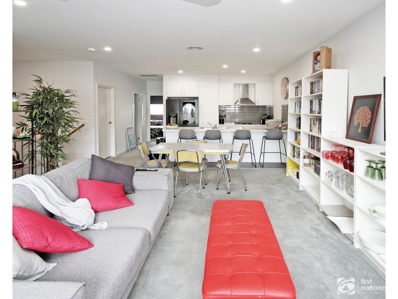 18 Coral-Pea Way, Cranbourne West VIC 3977