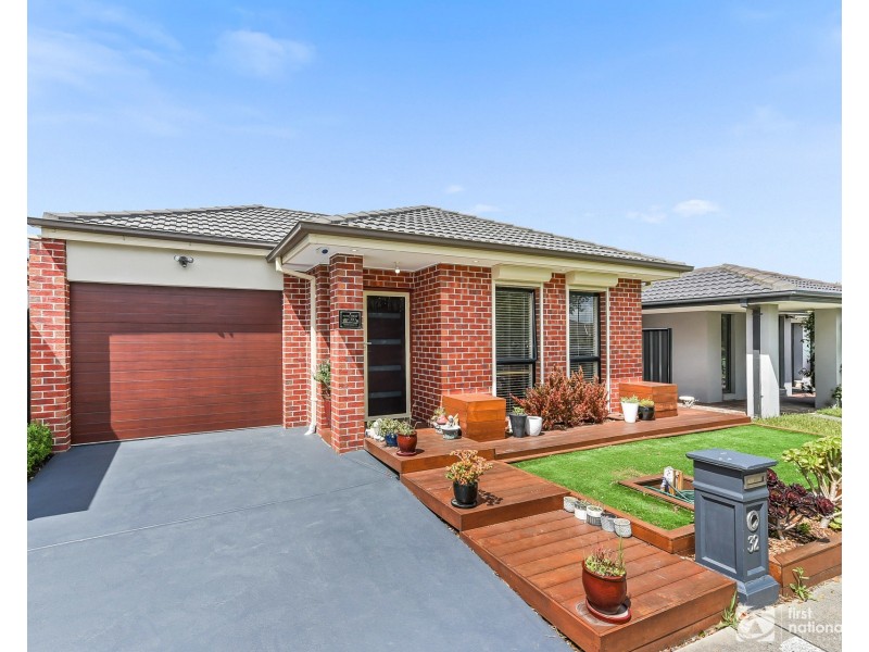 32 Ventasso Street, Clyde North VIC 3978