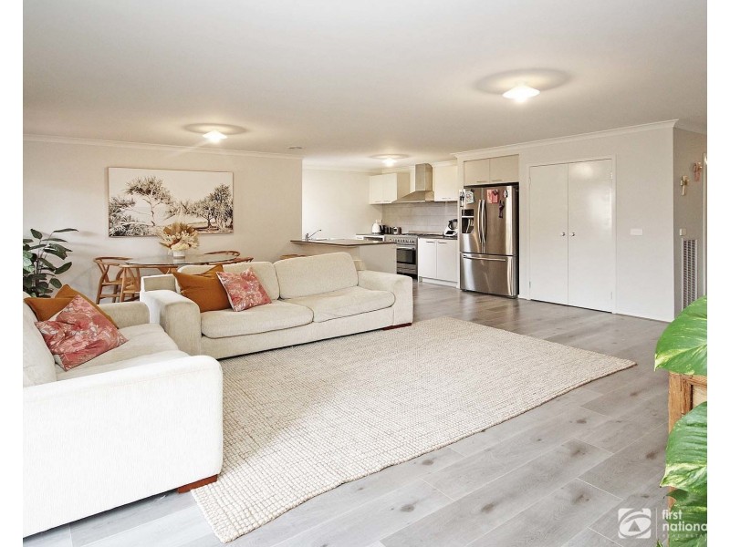 8 Tin Alley Avenue, Clyde VIC 3978