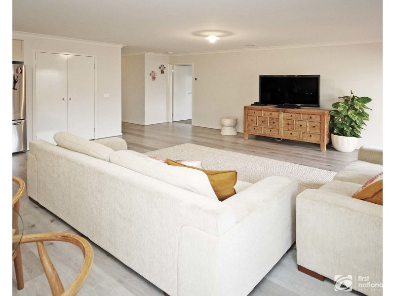 8 Tin Alley Avenue, Clyde VIC 3978