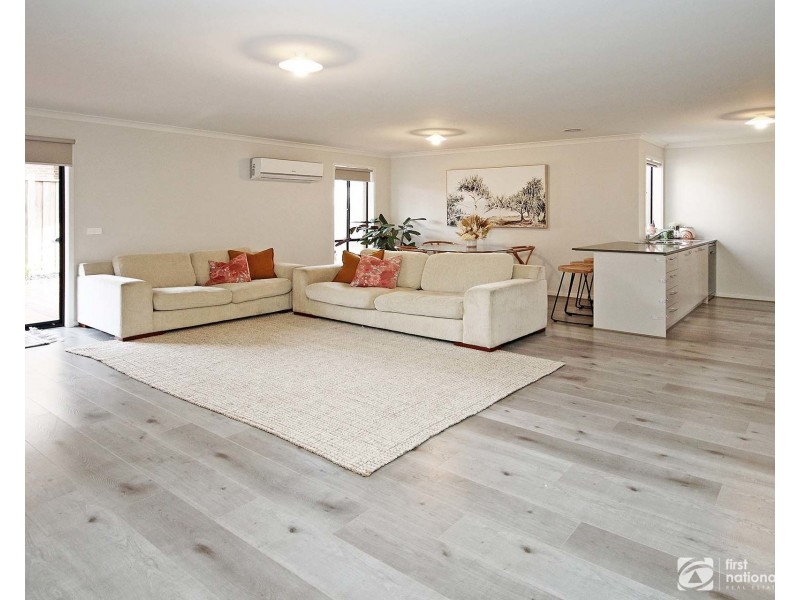 8 Tin Alley Avenue, Clyde VIC 3978