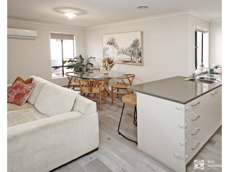 8 Tin Alley Avenue, Clyde VIC 3978