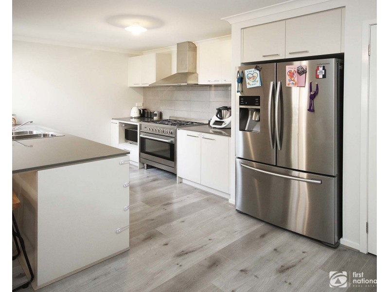 8 Tin Alley Avenue, Clyde VIC 3978