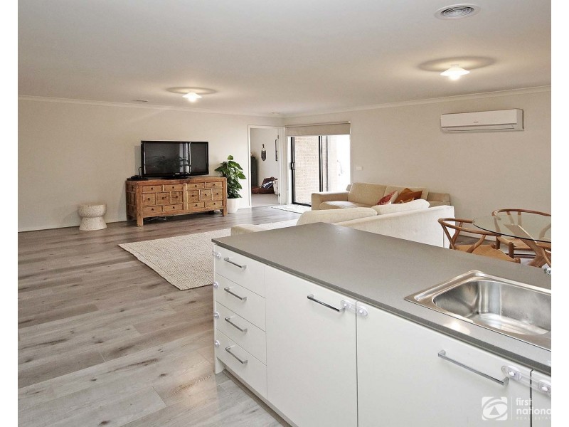 8 Tin Alley Avenue, Clyde VIC 3978