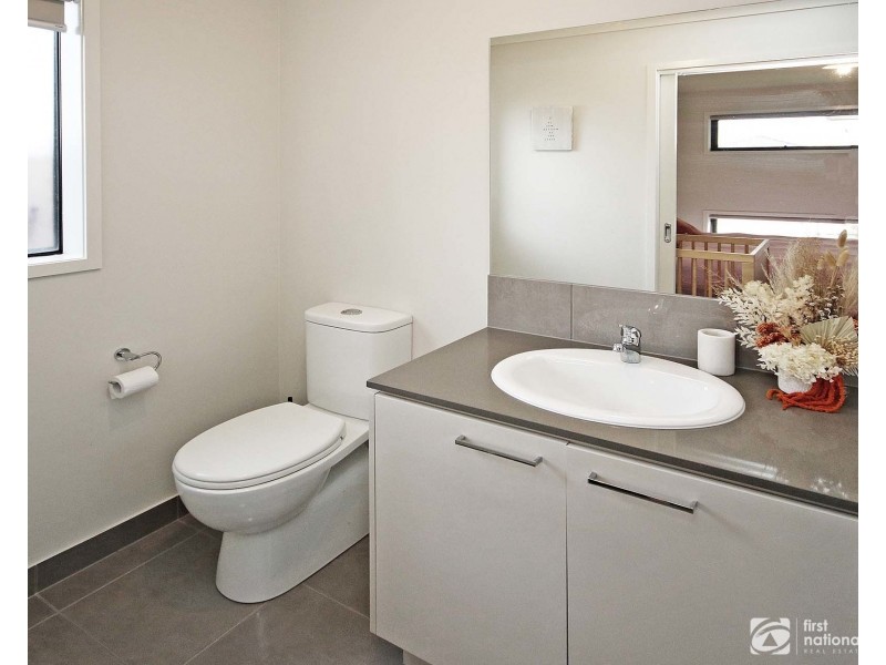 8 Tin Alley Avenue, Clyde VIC 3978